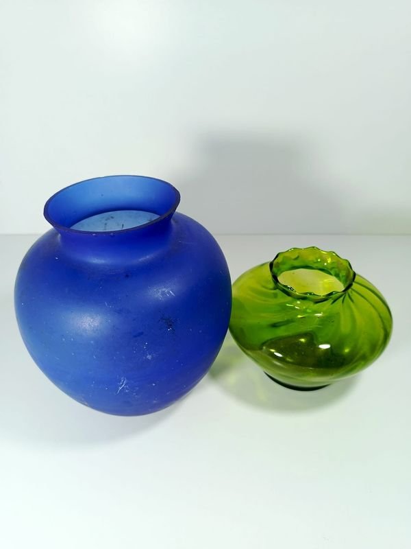 Jarrón Azul y Florero Verde de Vidrio