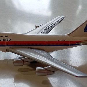 Lote anterior: Avión a Escala HERPA B747 SP United Airlines 1/500 - 11cm