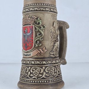 Jarra de Cerveza Antigua con Escudo de Frankfurt y Escenas Típicas - imagen 2