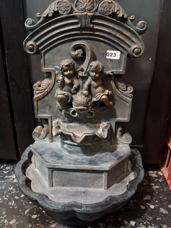 Estatua de bronce de un hombre con dos niños - imagen 4