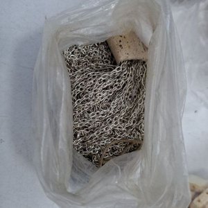 Lote de Componentes para Bijouterie Artesanal: Brazaletes, Dijes y Piezas Varias - imagen 7