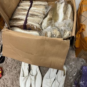 Lote de Más de 60 Pares de Calzado: Alpargatas Yute, Sandalias Violetas y Zapatillas - imagen 4