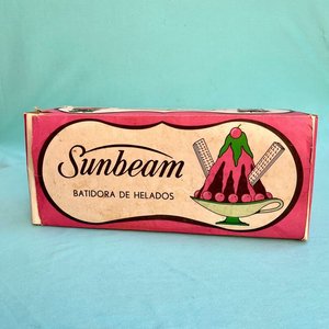 1950´´s . Batidora de helados con caja original y manual de uso. Marca sumbean. No la probamos. 29.5 cm x 13 cm x 8.5 cm. - imagen 5