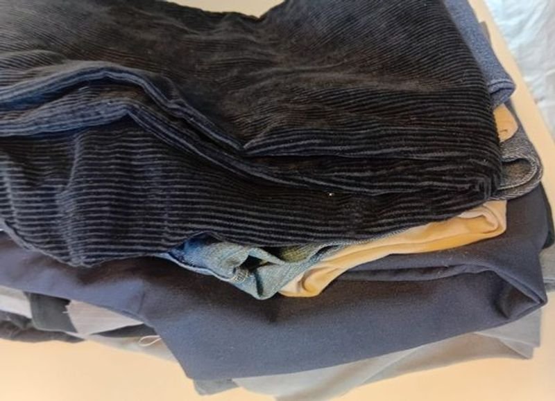 Jeans Unisex en Buen Estado - imagen 2