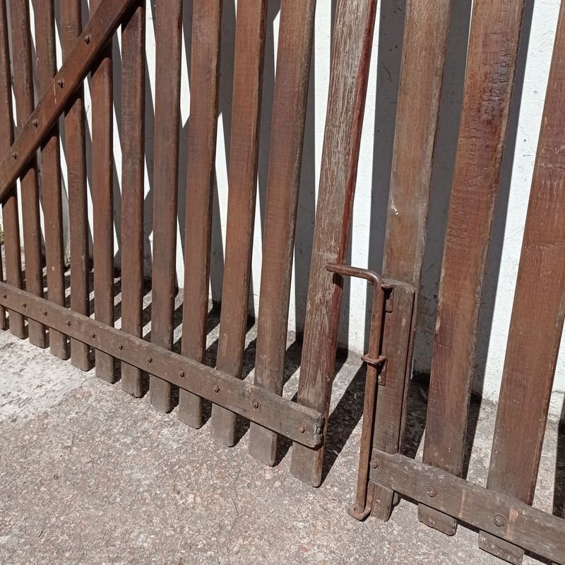 Portón de dos hojas en madera dura para venta - imagen 4