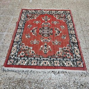 Alfombra Oriental Roja con Diseño Floral y Flecos - imagen 3