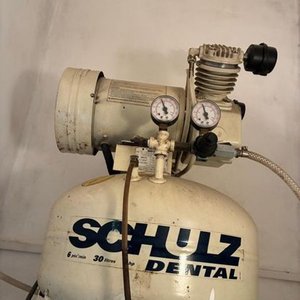 Compresor Eléctrico Schulz Dental y Horno Esterilizador Eléctrico - imagen 3