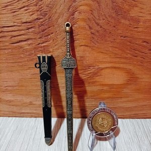Espada China Jian Miniatura o Abrecartas en Metal - 12 cm - imagen 2