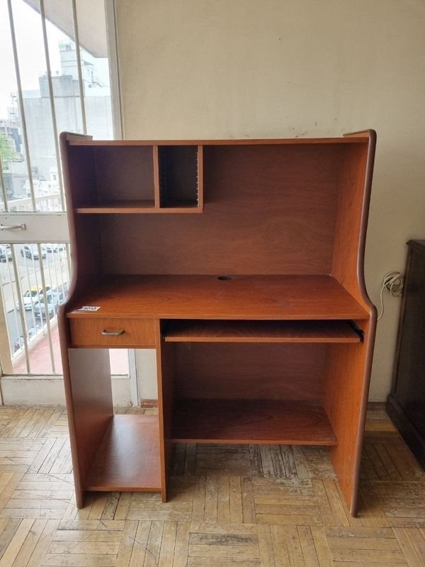 Escritorio Juvenil Caoba con Alzada, Bandeja para Teclado y Cajón