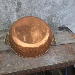 Hermosa pieza de COBRE martillado con asas de BRONCE - imagen 2