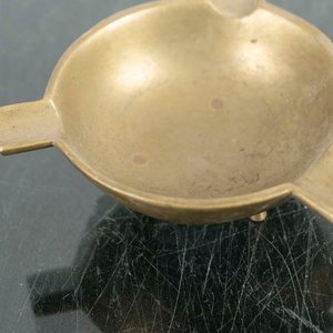Cenicero de Bronce Circular con 3 Patas - imagen 2