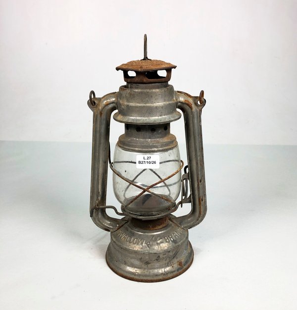 Farol a Kerosene Vintage "Swallow Brand" Metal y Vidrio Hialino - imagen 1