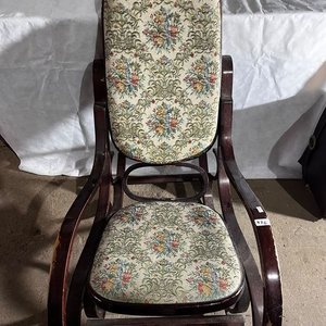 Mecedora Antigua con Tapizado Floral - imagen 2