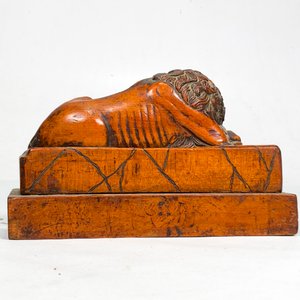 Figura de León Recostado en Madera Tallada - imagen 4