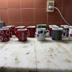 Conjunto de 14 Tazas Cerámicas: Nescafé, Coca-Cola y Diseños Festivos - imagen 1