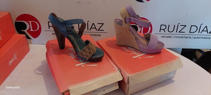 Lote siguiente: Zapatos de tacón alto para mujer
