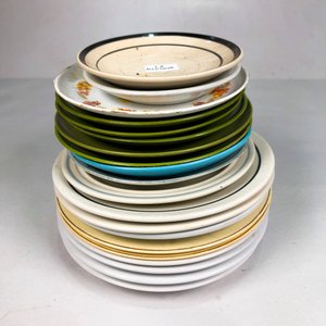 Lote de Platos Variados: Coca-Cola, Vintage y Modernos - imagen 3