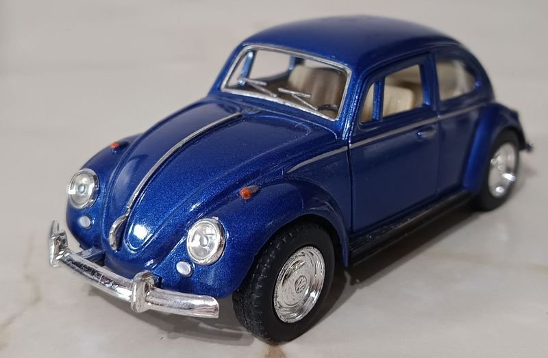 Volkswagen Fusca a escala modelo 1970 con apertura de puertas - imagen 4