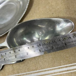 Salsera de Metal Plateado con Fuente y Cuchara - imagen 6