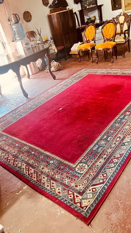 Alfombra persa de estilo clásico con detalles ornamentales - imagen 3