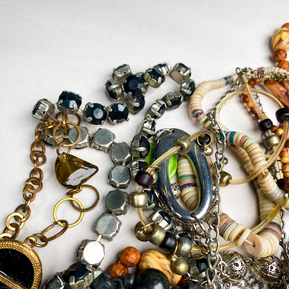 Collares de diferentes estilos y materiales - imagen 3