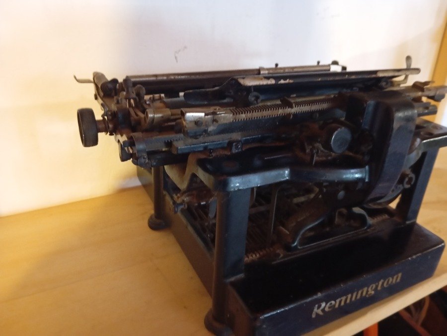 Antigua máquina de escribir Remington para coleccionistas - imagen 6