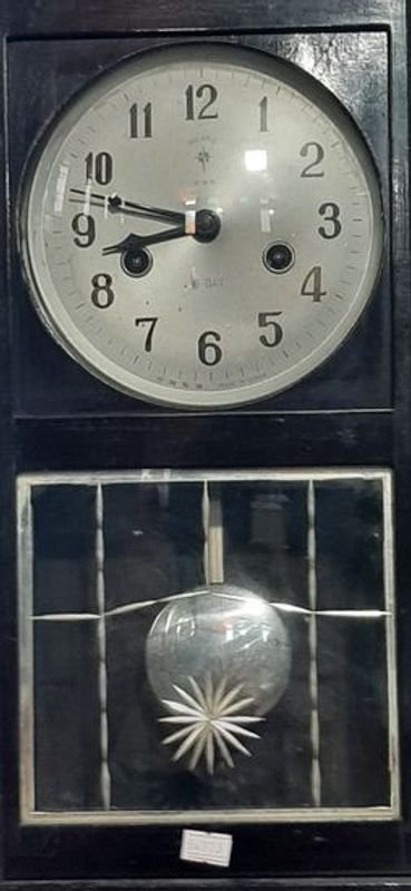 Reloj de pared madera con pendulo funcionando - imagen 3
