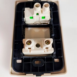 10 Placas de Interruptor y Enchufe Eléctrico Kamasa - imagen 4