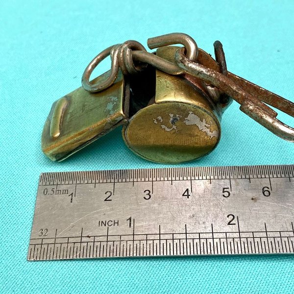 Antiguo silbato de bronce para venta - imagen 5