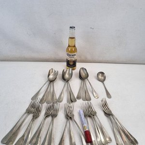 L 027 - 30 Piezas - Importante surtido de cubiertos antiguos para mesa de la marca W. Alpaca 39, con sellos y grabados de 'Gonsault B. Yrisity Montevideo' - imagen 2