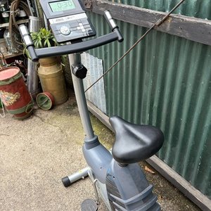 Bicicleta Fija BH Fitness en Buen Estado - imagen 4
