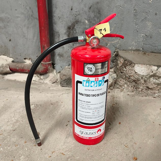 Extintor Portátil Rojo Grauser con Manguera y Manómetro