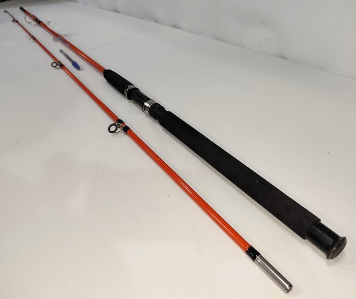 Lote anterior: Caña de pesca roja con porta reel y detalle en pasando hilos