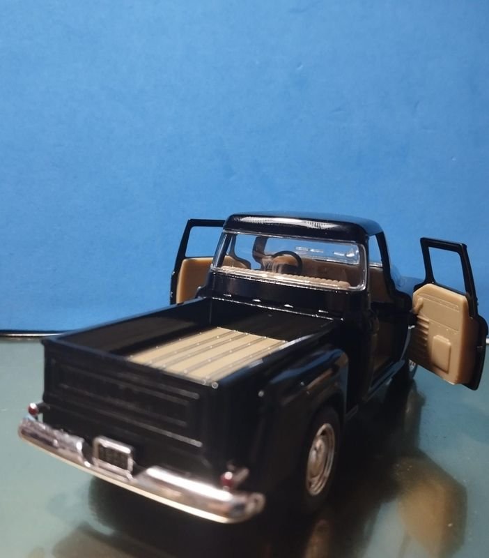 Camioneta Coleccionable Chevrolet 1955 en Escala 1/32 - imagen 3
