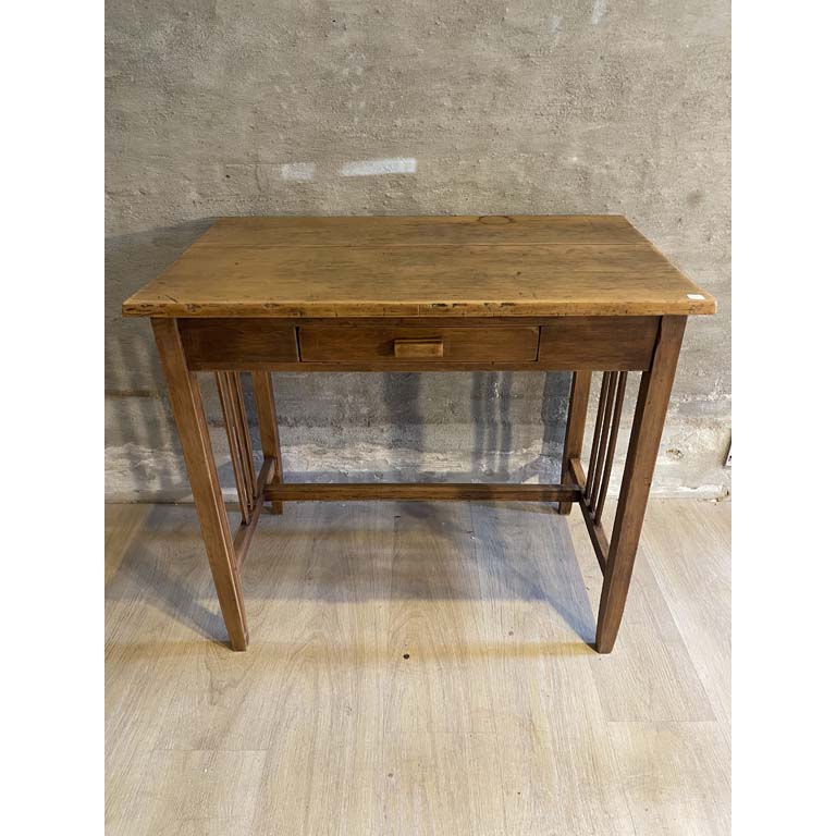 Mesa escritorio de madera con cajón - Descripción detallada