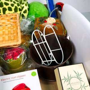 Lote Variado: Peluche, Lámpara, Canasto de Mimbre, Inflador y Cortaúñas Electrónico - imagen 4