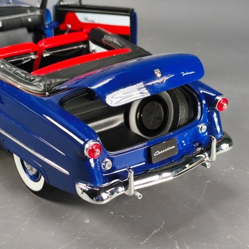 1953 Ford Crestline Sunliner Die-Cast Modelo en Escala 1:18 - imagen 8