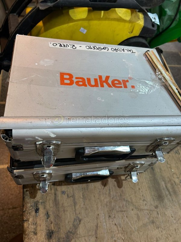 Taladro Inalámbrico Bauker con Accesorios y Maletín