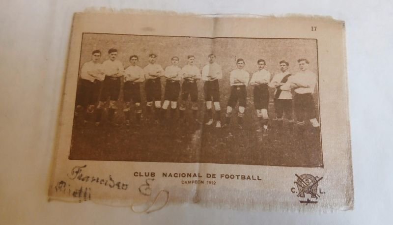 Figurita Antigua de Seda "Club Nacional de Football Campeón 1912" - Colección 1910s