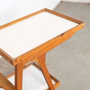 Mesa Bar Rodante de Madera con Estantes y Detalles en Lustre - imagen 3