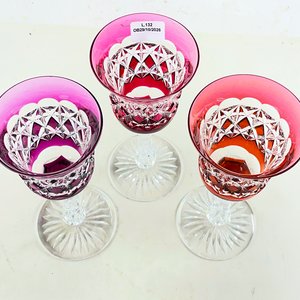 Tres Copas de Cristal Tallado con Detalles en Color - imagen 2