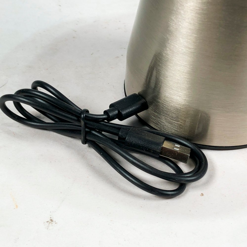 Lámpara de sobremesa en metal plateado tipo hongo con USB y pantalla táctil - imagen 3