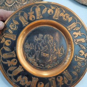 Lote de 3 Platos Decorativos Repujados en Cobre Vintage - imagen 3