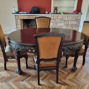 Lote siguiente: Juego de Comedor Antiguo Estilo Chippendale: Mesa Ovalada Extensible y 6 Sillas