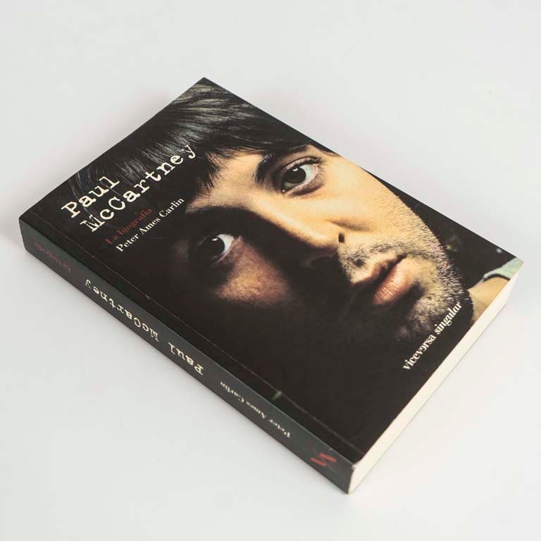 Libro "Paul McCartney: La Biografía" por Peter Ames Carlin