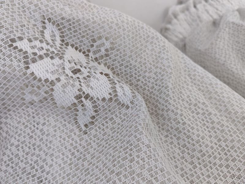 Paños de cortinas blancos con encaje y bordado - imagen 4