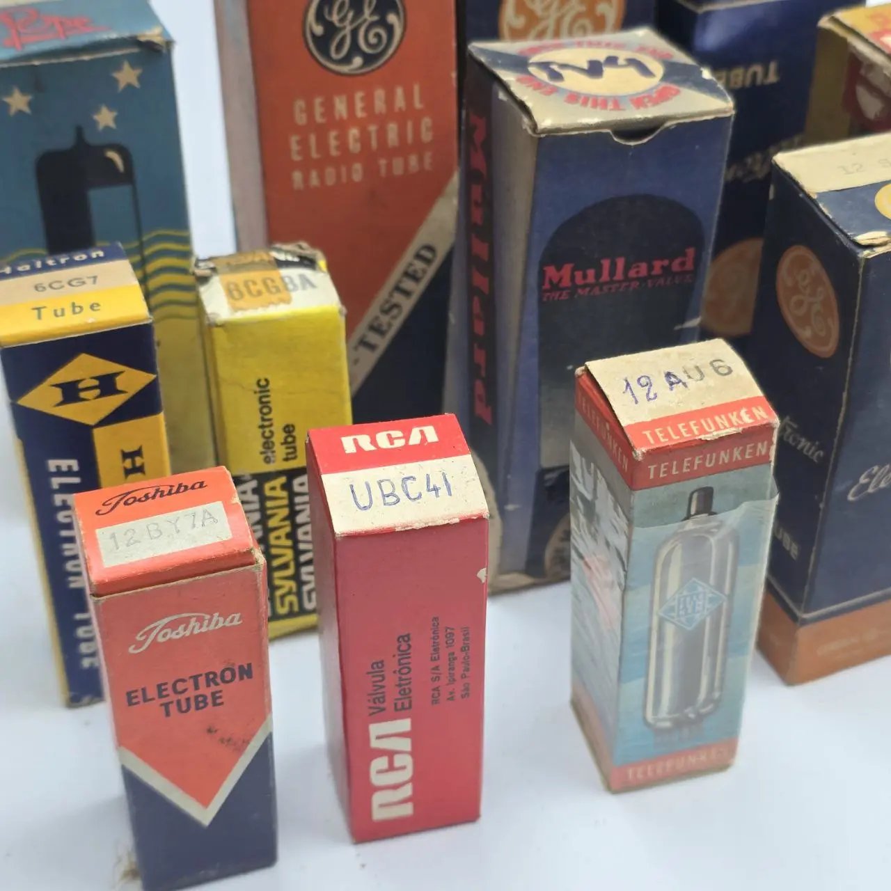 Item lote-23-valvulas-varias-x12 - Image 1