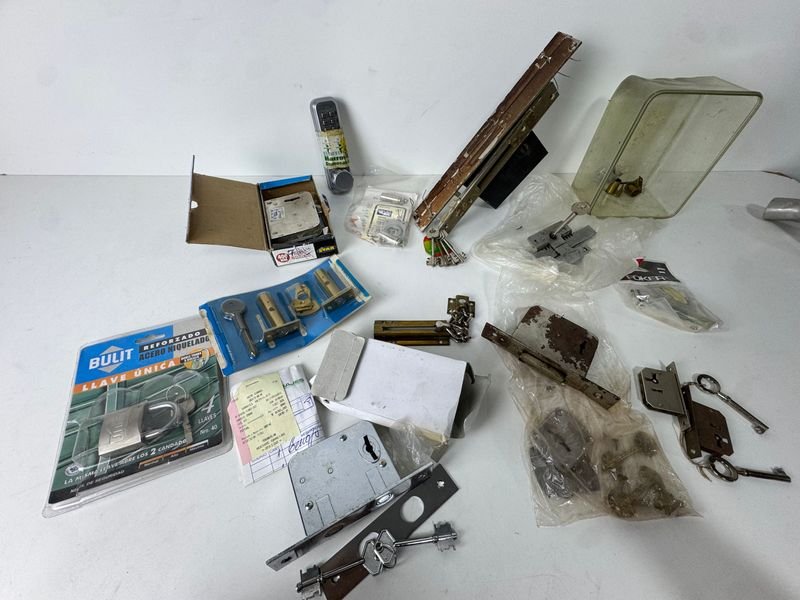 Lote siguiente: Lote de Cerrajería Completo con Herramientas y Accesorios