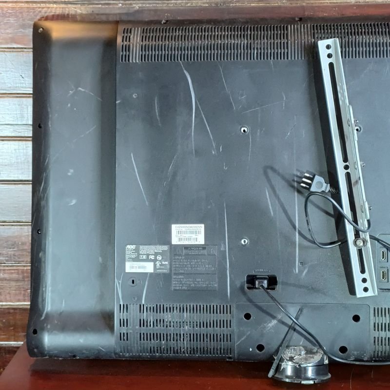 Televisión AOC de 42 pulgadas con pantalla averiada - imagen 8