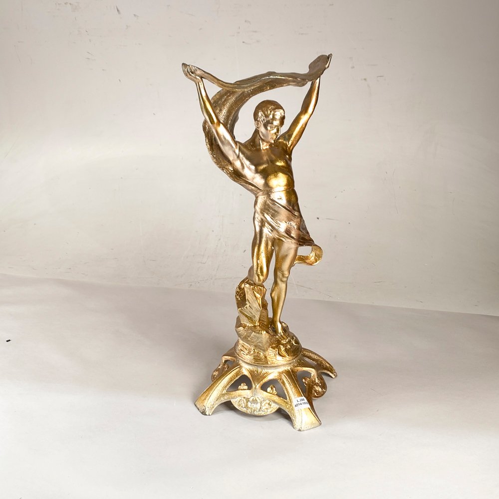 Figura Decorativa Caballero con Toga Metálica Dorada - 44 cm